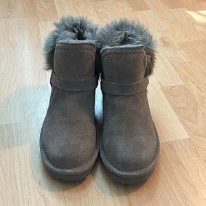 NWOT BEARPAW Konnie Boots